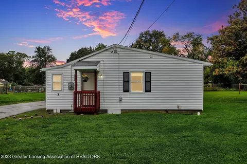 4726 Hughes Rd, Lansing, MI 48910