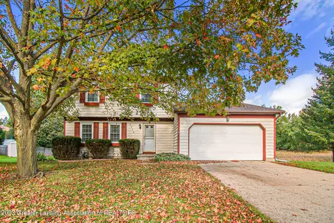 5749 Bearcreek Dr, Lansing, MI 48917