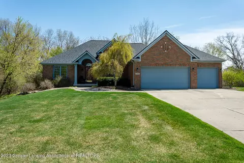 5505 Star Flower Dr, Haslett, MI 48840