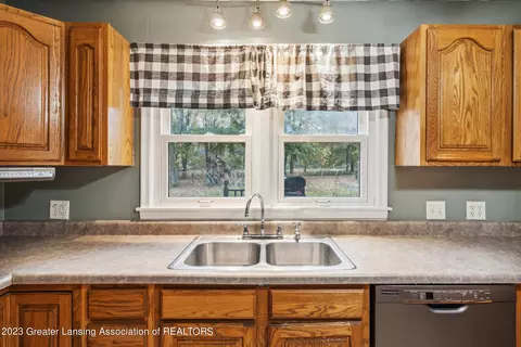 5879 N Dewitt Rd, Saint Johns, MI 48879 photo 17