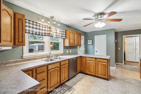 5879 N Dewitt Rd, Saint Johns, MI 48879 photo 15