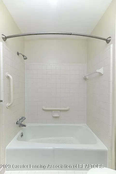 5860 Okemos Rd # 6, Haslett, MI 48840 photo 17