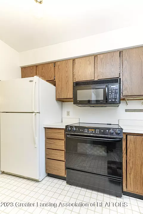 5860 Okemos Rd # 6, Haslett, MI 48840 photo 9