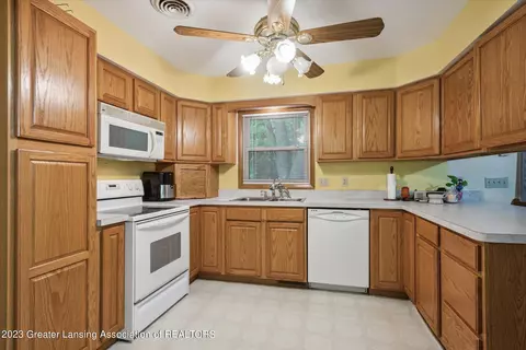 1111 E Geneva, Dewitt, MI 48820 photo 11