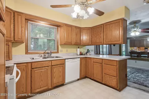 1111 E Geneva, Dewitt, MI 48820 photo 12