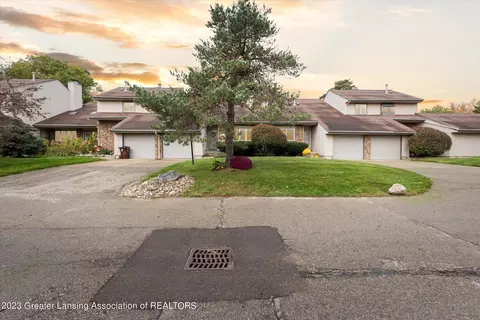 922 Timber Creek Dr #26, Grand Ledge, MI 48837