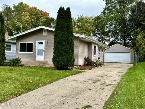 3501 Stabler St, Lansing, MI 48910
