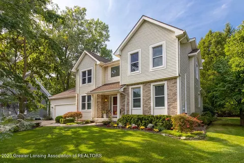 5911 Coventry Cir, East Lansing, MI 48823