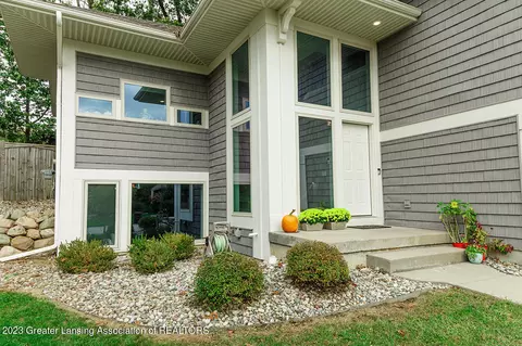 16802 Meadowbrook Dr, Haslett, MI 48840 photo 2