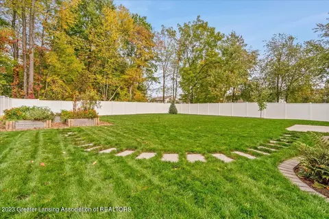 239 Noleigh Ln, Dewitt, MI 48820 photo 3
