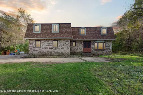 700 Frick Rd, Leonard, MI 48367