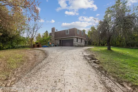 700 Frick Rd, Leonard, MI 48367 photo 2
