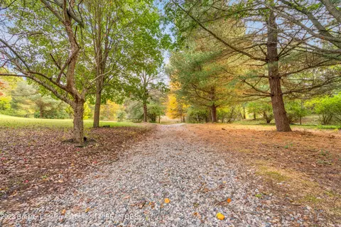 9380 Coleman Rd, Haslett, MI 48840 photo 5
