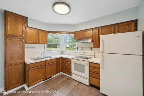 628 Kendon Dr, Lansing, MI 48910 photo 5
