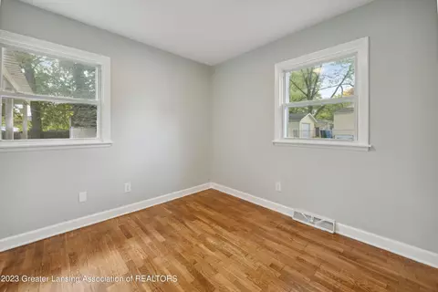 628 Kendon Dr, Lansing, MI 48910 photo 9