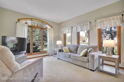 3318 E Broadmoor Dr, Lansing, MI 48906 photo 6