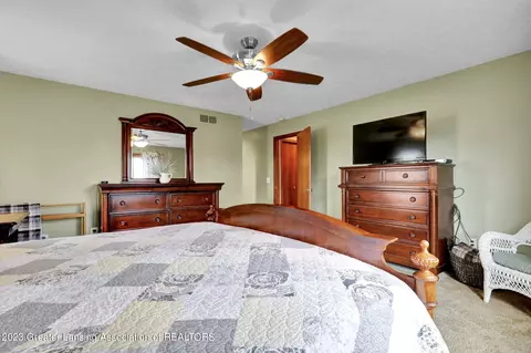 3318 E Broadmoor Dr, Lansing, MI 48906 photo 27