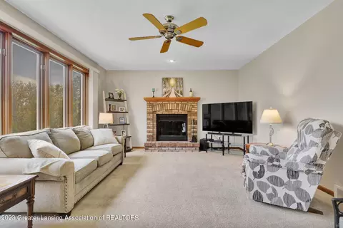 3318 E Broadmoor Dr, Lansing, MI 48906 photo 16