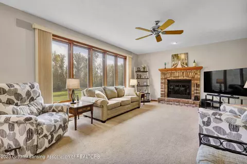 3318 E Broadmoor Dr, Lansing, MI 48906 photo 17