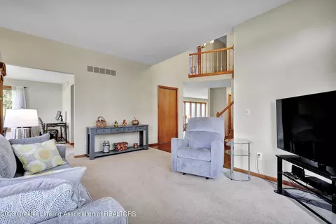 3318 E Broadmoor Dr, Lansing, MI 48906 photo 7