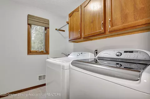 3318 E Broadmoor Dr, Lansing, MI 48906 photo 20
