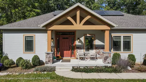 Exterior - 1824 Towner Rd, Haslett, MI 48840 photo 4 of 10