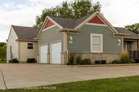 418 Red Cedar Blvd, Williamston, MI 48895