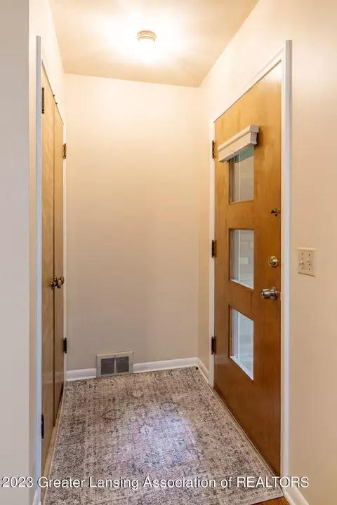 4591 Arrowhead Rd, Okemos, MI 48864 photo 4