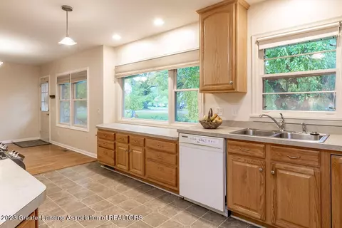 4591 Arrowhead Rd, Okemos, MI 48864 photo 9