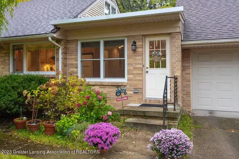 4591 Arrowhead Rd, Okemos, MI 48864 photo 2