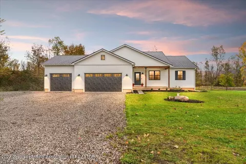 4316 Old Pond Trl, Dimondale, MI 48821