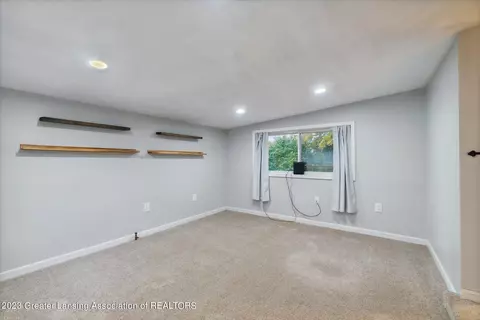 225 Elm St, Dimondale, MI 48821 photo 12