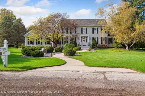1720 Burroak Ct, Williamston, MI 48895
