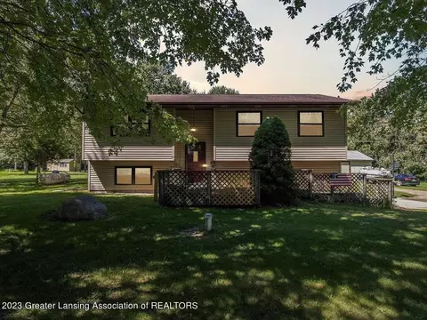 11870 Hunter Rd, Bath, MI 48808