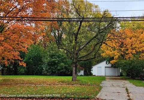 712 N Clinton Ave, Saint Johns, MI 48879