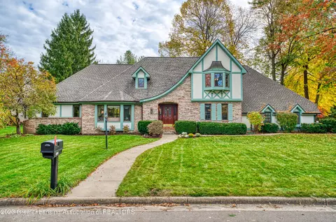 3776 Yosemite Dr, Okemos, MI 48864