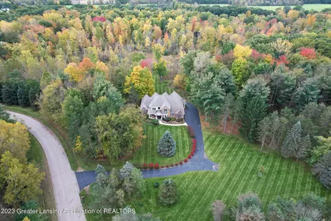 1069 Wild Cherry Dr, Williamston, MI 48895