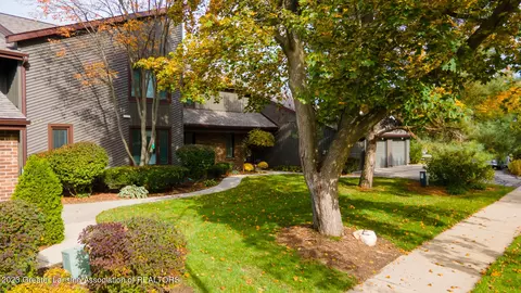1252 N Chartwell Carriage Way, East Lansing, MI 48823
