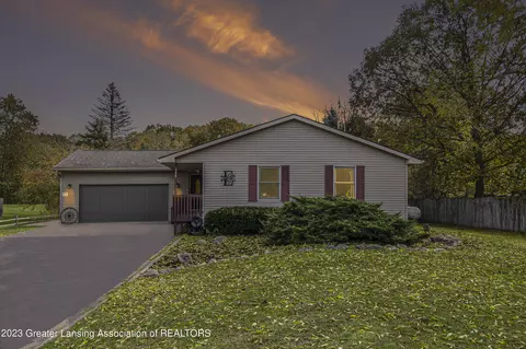 680 Waverly Rd, Dimondale, MI 48821