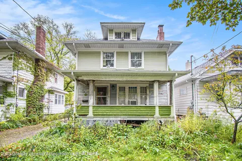 330 N Clemens Ave, Lansing, MI 48912