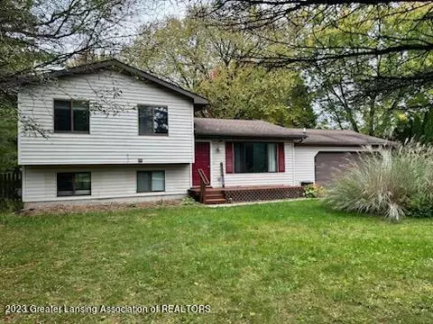 5617 Ann Dr, Bath, MI 48808