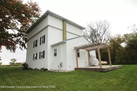 6823 Loomis Rd, Dewitt, MI 48820