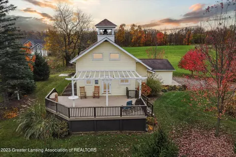 8861 Carlisle Hwy, Vermontville, MI 49096