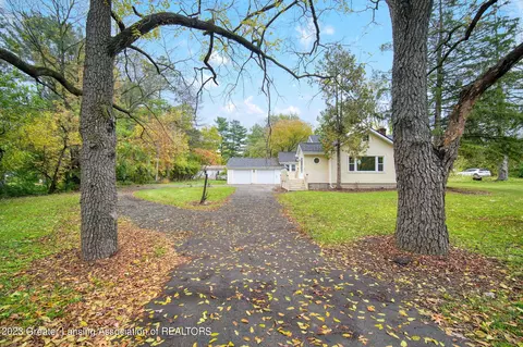 251 Robinson Rd, Jackson, MI 49203