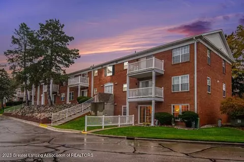 3333 Moores River Dr #607, Lansing, MI 48911
