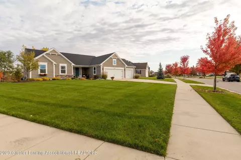 1242 Lobelia Ln, Dewitt, MI 48820 photo 2