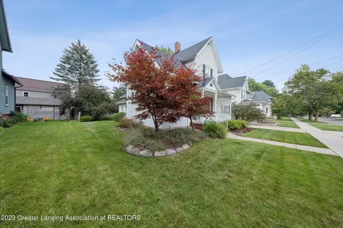 403 E Walker St, Saint Johns, MI 48879 photo 2