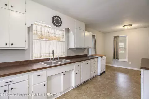 349 Washington St, Sunfield, MI 48890 photo 12