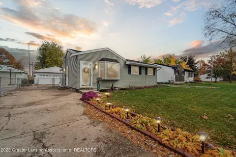 3510 Glenbrook Dr, Lansing, MI 48911