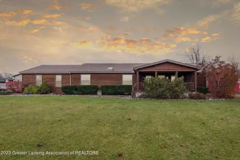 1568 E Mount Hope Hwy, Grand Ledge, MI 48837
